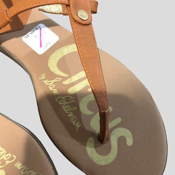 woman’s sandals - Picture 2 of 4